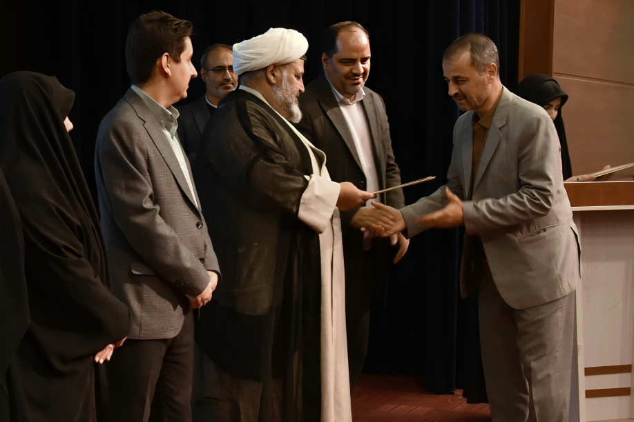 تقدیر از پژوهشگران برتر دانشگاه در روز پژوهش