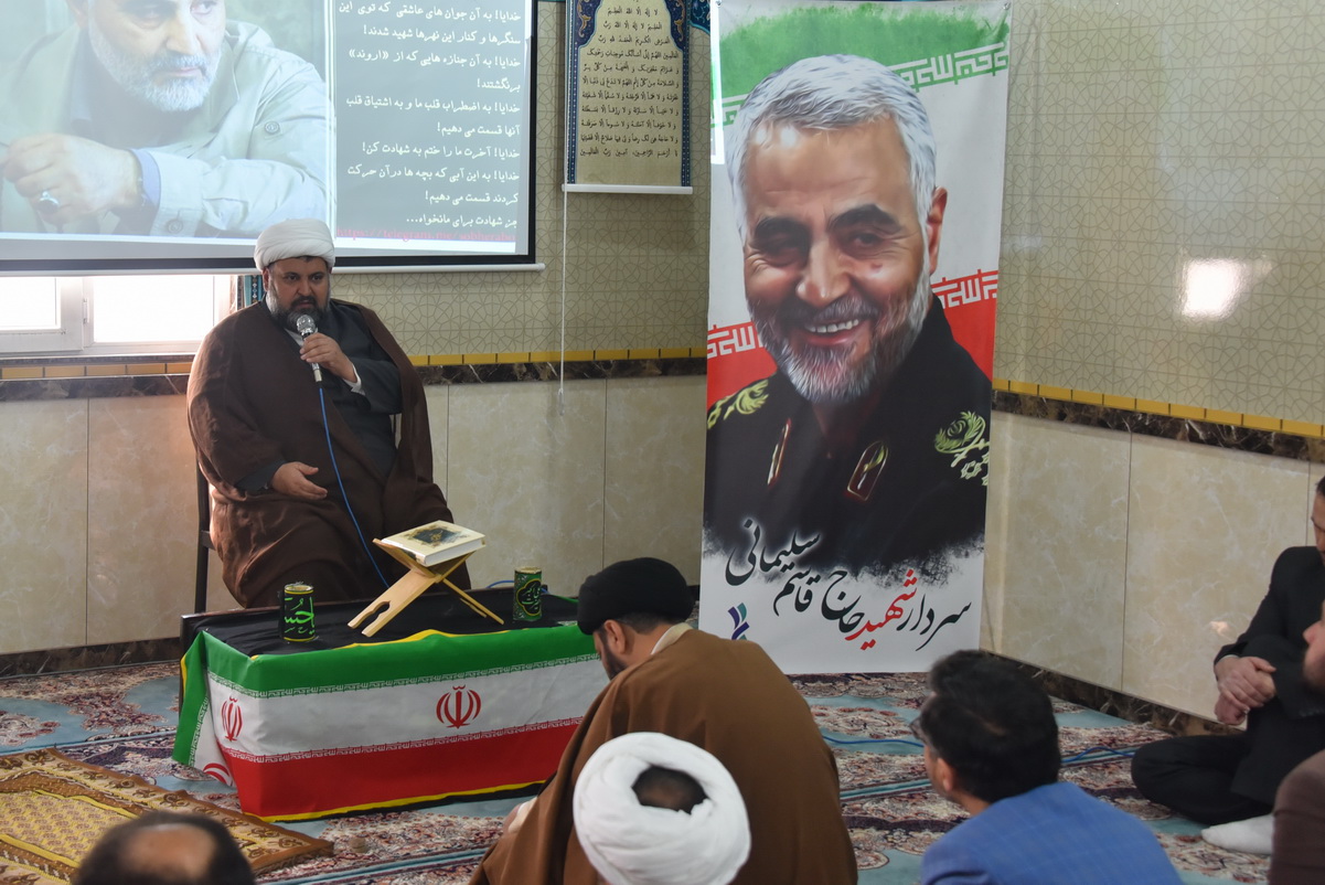 98/11/21- مراسم چهلمین روز شهادت سردار سلیمانی با سخنرانی حجت الاسلام و المسلمین آخوند زاده و مداحی سید علی حسینی نژاد در مجموعه فرهنگی کریمه اهل بیت (س) برگزار شد